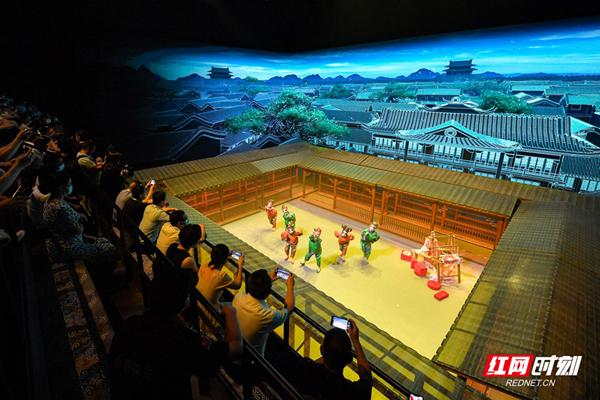 　　《遇見(jiàn)大庸》演藝現(xiàn)場(chǎng)。