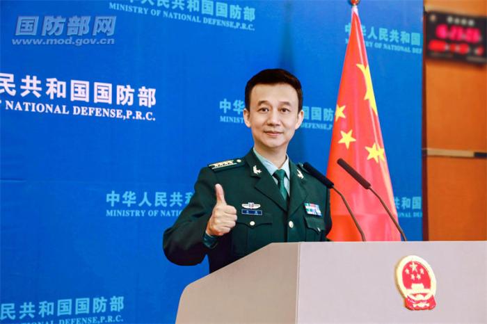 11月24日下午，國防部舉行例行記者會，國防部新聞局局長、國防部新聞發(fā)言人吳謙大校答記者問。呂哲 攝