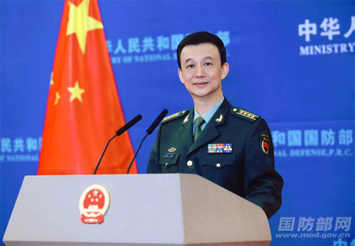 11月24日下午，國防部舉行例行記者會，國防部新聞局局長、國防部新聞發(fā)言人吳謙大校答記者問。何友文 攝