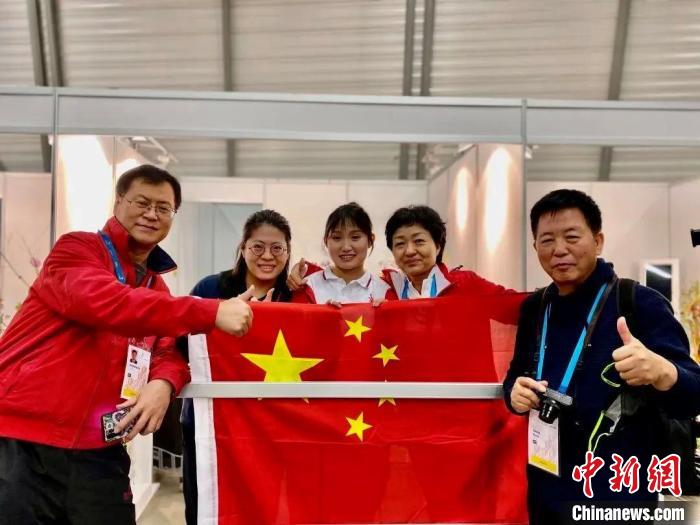 上海市農(nóng)林職業(yè)技術學院教師楊靈芝獲得花藝項目優(yōu)勝獎?！∩虾Ｊ腥松缇止﹫D
