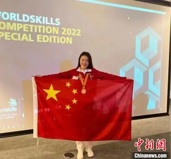 上海健康醫(yī)學院護理與健康管理學院教師吳怡欣獲得健康和社會照護項目銅牌。　上海市人社局供圖