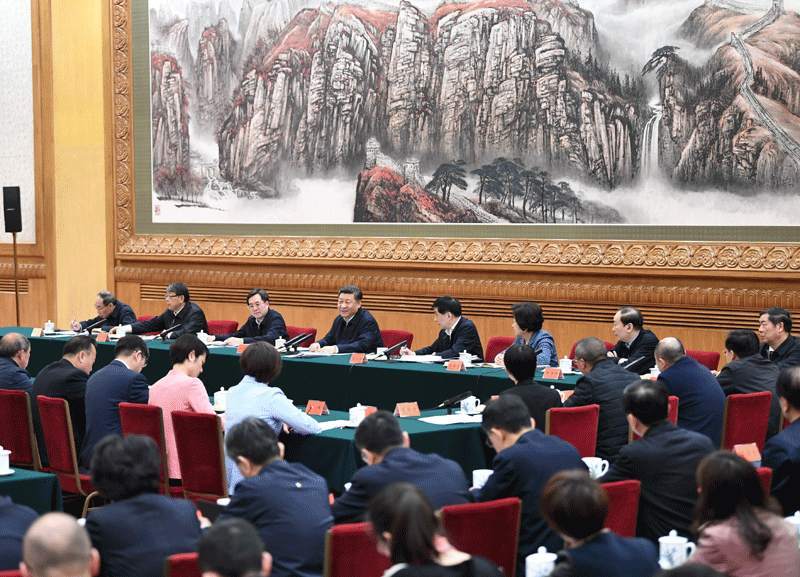 2019年3月18日，中共中央總書(shū)記、國(guó)家主席、中央軍委主席習(xí)近平在北京主持召開(kāi)學(xué)校思想政治理論課教師座談會(huì)并發(fā)表重要講話。新華社記者 謝環(huán)馳 攝