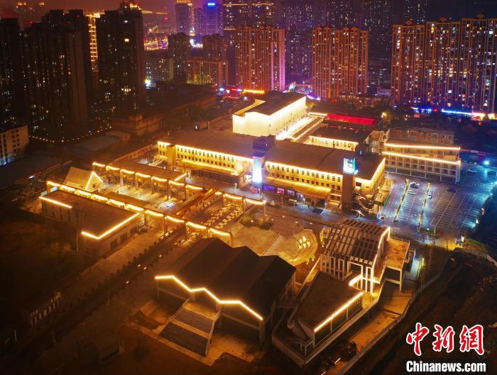 航拍東湖意庫(kù)園區(qū)夜景?！∧喜袞|湖區(qū)委統(tǒng)戰(zhàn)部供圖